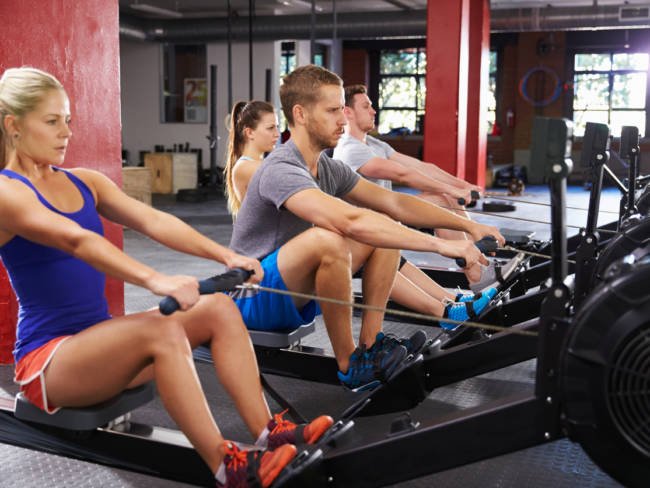 Mit Indo-Row können Sie alle Muskelgruppen effizient trainieren.