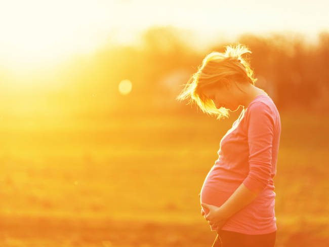 Schwangere tankt Vitamin D