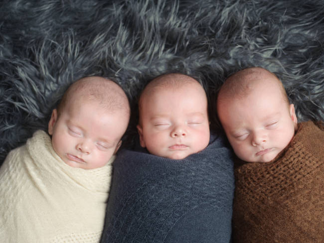 Mit der Hellin-Regel kann berechnet werden wie hoch die Wahrscheinlichkeit ist Zwillinge, Drillinge oder mehr Babys zu bekommen.