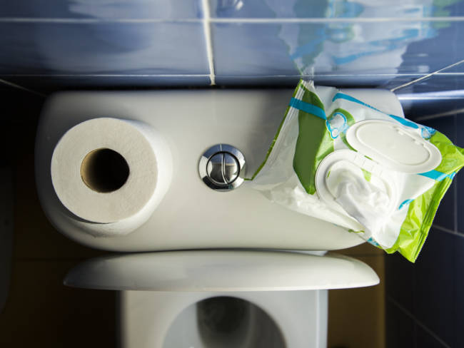 Feuchtes Toilettenpapier ist schlecht für unsere Gesundheit und schadet der Umwelt.